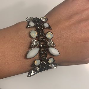 Easy to wear gray chain bracelet with pearl and white gemstones